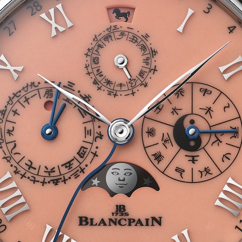 Vier Zeiger indizieren die chinesischen Stunden, den 60-Jahres-Zyklus er Elemente und den Zwölf-Jahres-Zyklus des Tierkreises sowie die chinesischen Tage, Monate und Schaltmonate.