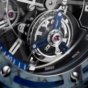 Auch der der Aluminiumkäfig des Tourbillons ist farblich auf das Gehäuse abgestimmt.