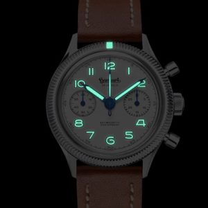 Die Old Radium genannte Leuchtfarbe schein im Dunkeln grünlich.