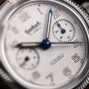 Bei drei Uhr befindet sich der 30-Minutenzähler des Chronographen.