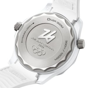 Der Titanboden ist mit dem geprägten Logo der Winterspiele versehen.