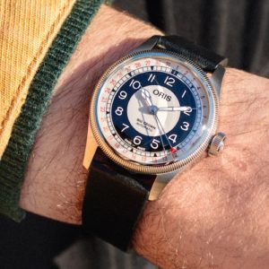 Die Oris Big Crown Pointer Date Bullseye mit dem zweifarbigen Zifferblatt.