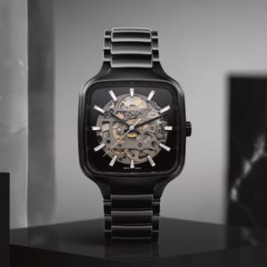 Die trapezförmigen Diamanten im Baguetteschliff besitzen ein Gesamtgewicht von 0,372 Karat.