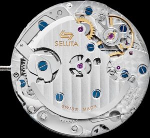 Das Handaufzugklaiber Sellita SW510 M mit Genfer Streifen und gebläuten Schrauben.