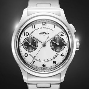 Die Vulcain Monopusher Panda aus Edelstahl ist auch mit einem Stahlband erhältlich.