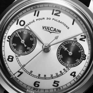 Das Panda-Zifferblatt des Vulcain Chronographen ist mit einer Pulsometer-Skala versehen.