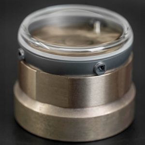 Das Saphirglas der Chopard Zagato Lab One Concept ist kastenförmig gewölbt.