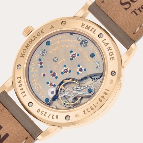 Emil Lange Mondphase Boden Die Mondphasenanzeige des Handaufzugswerks L943.1 muss theoretisch erst nach 1.058 Jahren korrigiert werden.