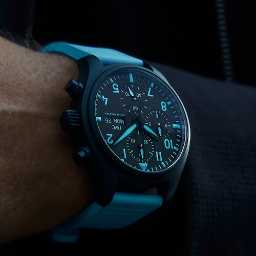 George Russell Chronograph Handgelenk Die Kautschukbänder beider Uhren besitzen jeweils eine Dornschließe aus Ceratanium.