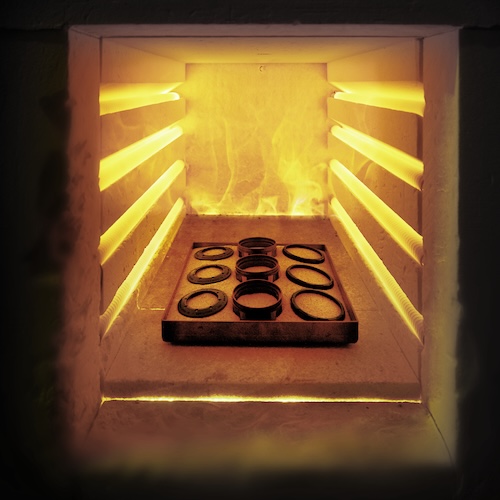 Anders als Keramik schrumpft Ceratanium nicht beim Brennvorgang.