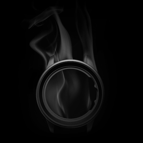 In einem Brennofen nimmt die Oberflächenschicht keramikähnliche Eigenschaften an.