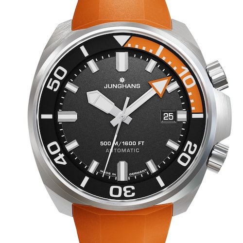 Junghans Aquaris Diver Orange 27_4668.44 Kautschuk Zum Modell mit orangefarbener Minutenmarkierung gehört ein orangefarbenes Wechselband.