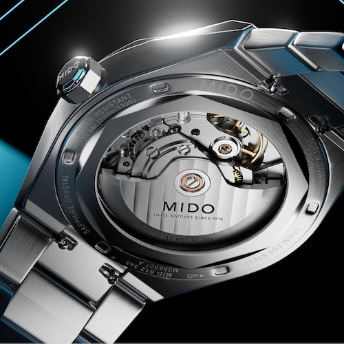 Die Schwungmasse des Mido Kalibers 80 ist mit Genfer Streifen und einem gravierten Mido-Logo versehen.