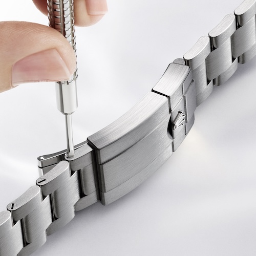 Rolex Oysterschliesse und Oysterband aus Titan RLX Auch die Oysterschließe und das Oysterband sind aus Titan RLX gefertigt.