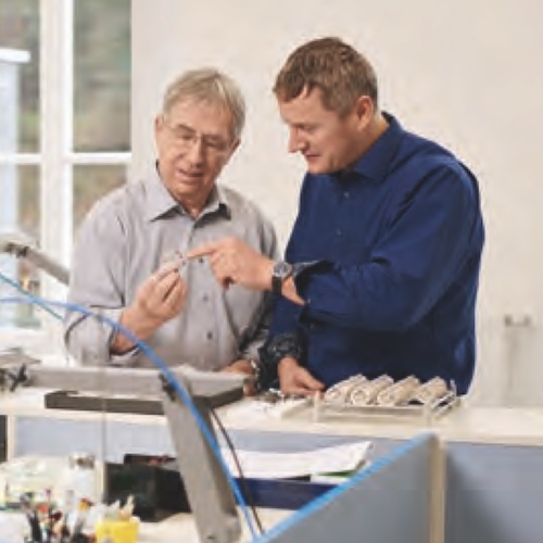 SUG Ronald und Daniel Boldt Dr.-Ing. Ronald Boldt gründete 1998 mit othar Schmidt die SUG. Seit 2012 ist sein Sohn Daniel als Geschäftsführer tätig.