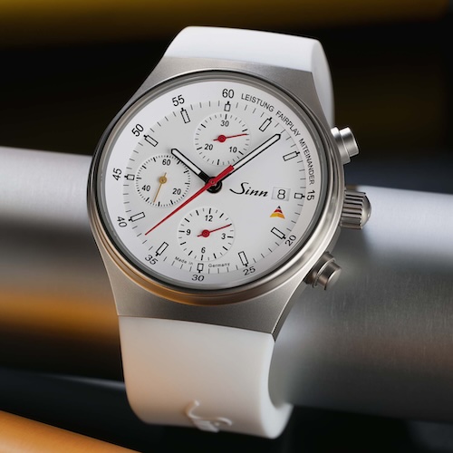 Das zusätzliche Silikonarmband wirkt wie in das Gehäuse integriert.