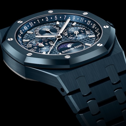 Die rote Markierung auf dem 24-Stunden-Zifferblatt signalisiert, wann das Kaliber nicht korrigiert werden kann.