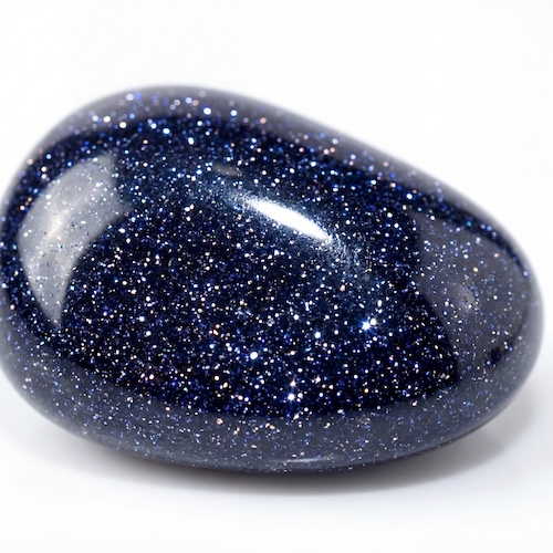 Aventurine Stein Aus solchen Aventurin-Edelsteinen oder gegossenen Rohlingen werden die Zifferblätter gesägt.