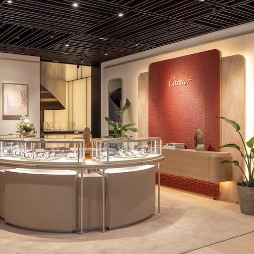 Bucherer Munich Cartier Cartier präsentiert seine Uhrenkollektionen im Erdgeschoss.