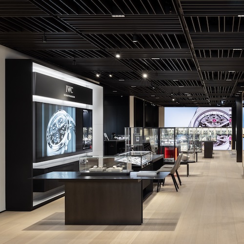 Bucherer Munich IWC Schaffhausen Im Erdgeschoss befinden sich die Markenwelten verschiedener Manufakturen.