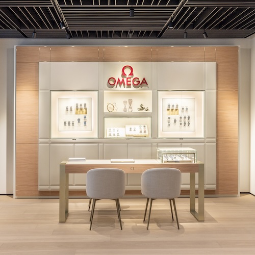 Bucherer Munich Omega Omega präsentiert sich auf seiner Fläche in seiner bekannten Optik.