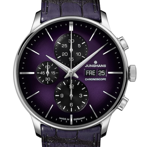 Junghans Meister Chronoscope Violett Die Hilfszifferblätter sind schalenförmig vertieft und das Zifferblatt gewölbt.