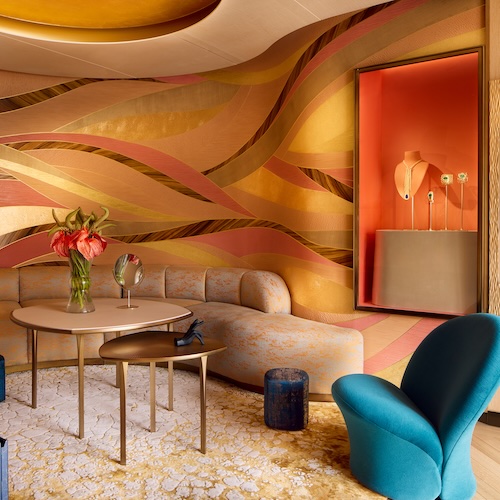 Ein Stuckgemälde von Caroline Perrin illustriert die Handwerkskunst.