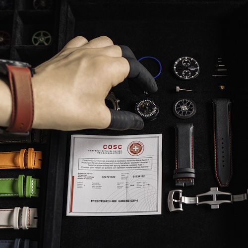 Porsche Design Konfigurationsoptionen Die Konfigurationsmöglichkeiten der Uhren umfassen alle Wagenfarben aus der Porsche Fahrzeug-Kollektion.