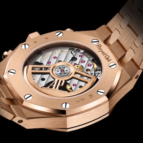 Erstmals ist die kleine Version des Chronograpem auch mit einem Sichtboden versehen.