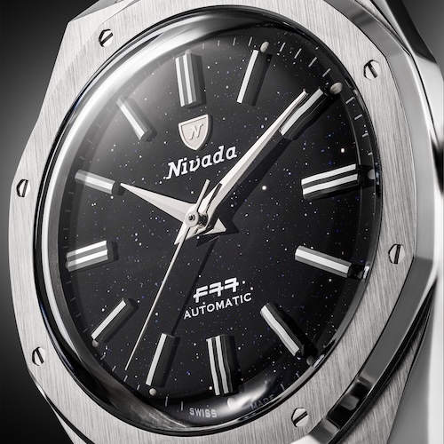 Nivada Grenchen F77 Mark II Blue Aventurin Das Zifferblatt Blue Aventurin der Nivada Grenchen F77 Mark II erscheint fast schwarz.