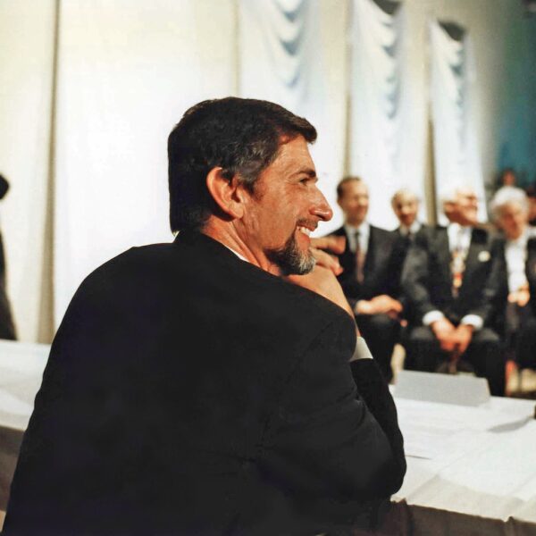 Günter Blümlein bei der Präsentation der Lange 1 am 24. Oktober 1994 im Dresdner Residenzschloss.