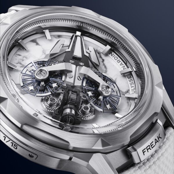 Die Uhrzeit wird bei der Ulysse Nardin Freak S über die Lünette eingestellt.